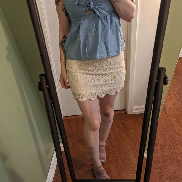 Cute Lace Mini Skirt - Picture 3 of 4